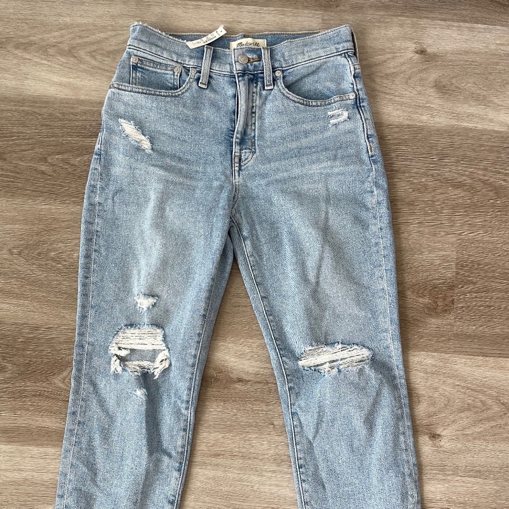 Madewell The Petite Momjean in Lowden Wash: Ripped Edition